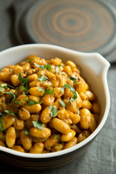 garlicky stewed cannellini beans